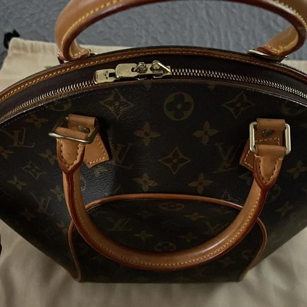 Preloved Louis Vuitton logos Ellipsi monogram hand bag great condition - Picture 15 of 15